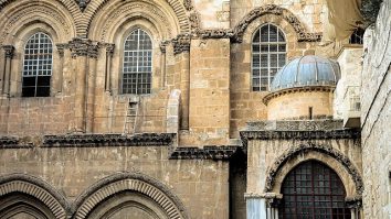 Scara-nemișcată-de-la-Biserica-Sfântului-Mormânt