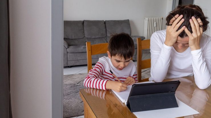 Studiu: Cât au cheltuit părinţii pentru educaţia copiilor în timpul pandemiei