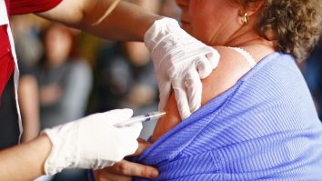 Pfizer vrea să vaccineze un oraș întreg pentru a testa eficiența serului anti-Covid