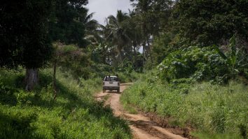 Panică pe o insulă cu 300.000 de locuitori, după ce un cadavru adus de valuri la mal a fost depistat cu Covid-19. Ce măsuri au luat autoritățile