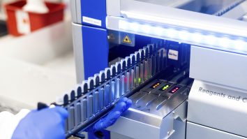 Varianta de coronavirus care reduce eficacitatea vaccinurilor, depistată în România