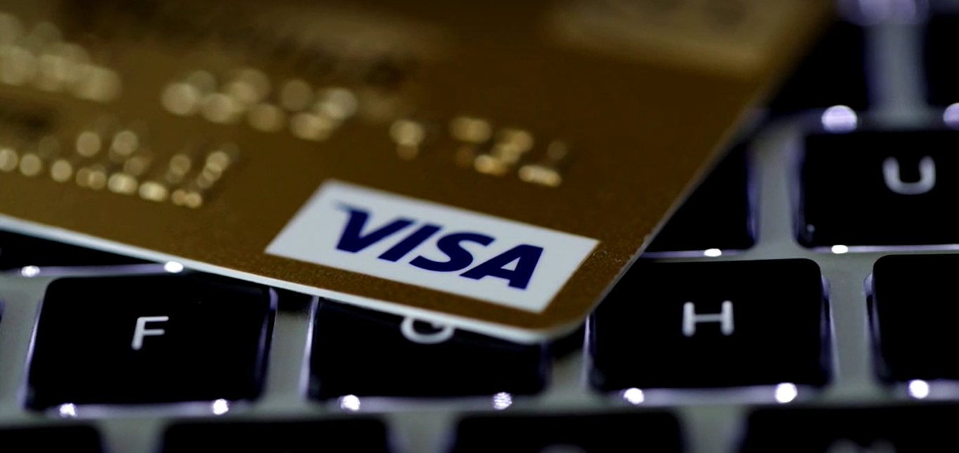 Firmele de carduri de credit americane implementează un nou cod pentru comercianţi, menit să îmbunătăţească urmărirea achiziţiilor de arme de foc