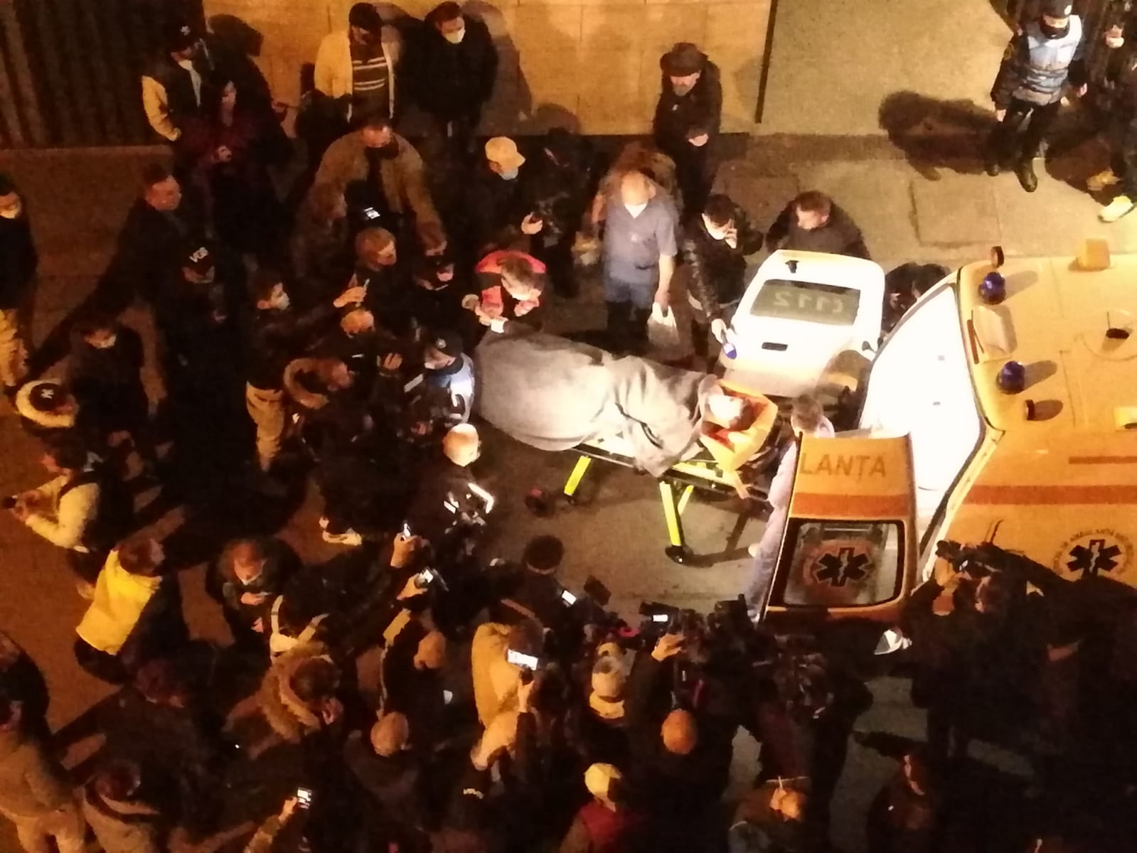 Protest la Spitalul „Foişor”după evacuarea pe timp de noapte a pacienților. Jandarmeria, chemată să intervină