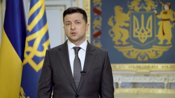 Zelenski și Macron au discutat despre detensionarea imediată