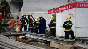 Accident minier în China. 21 de oameni au rămas captivi sub pământ