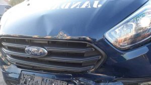 O mașină a Jandarmeriei a lovit o autoutilitară care transporta doze de vaccin anti-Covid-19 la Iași
