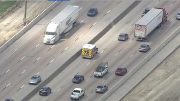 VIDEO. Un bărbat a furat o ambulanță şi a gonit timp de o oră pe străzi. Cum a fost prins?