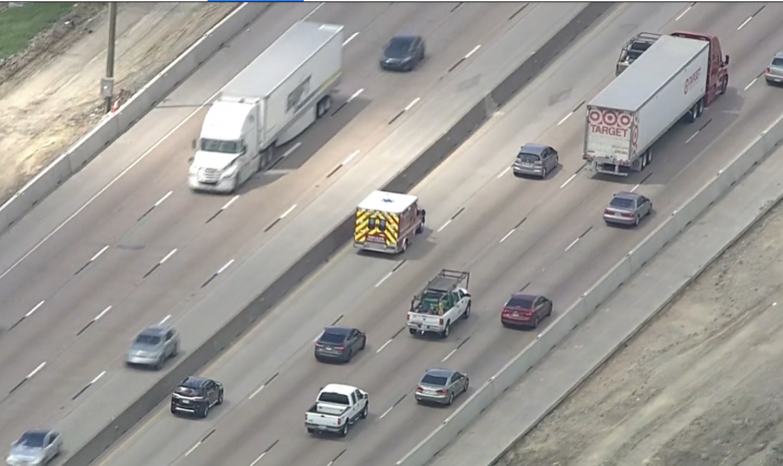 VIDEO. Un bărbat a furat o ambulanță şi a gonit timp de o oră pe străzi. Cum a fost prins?