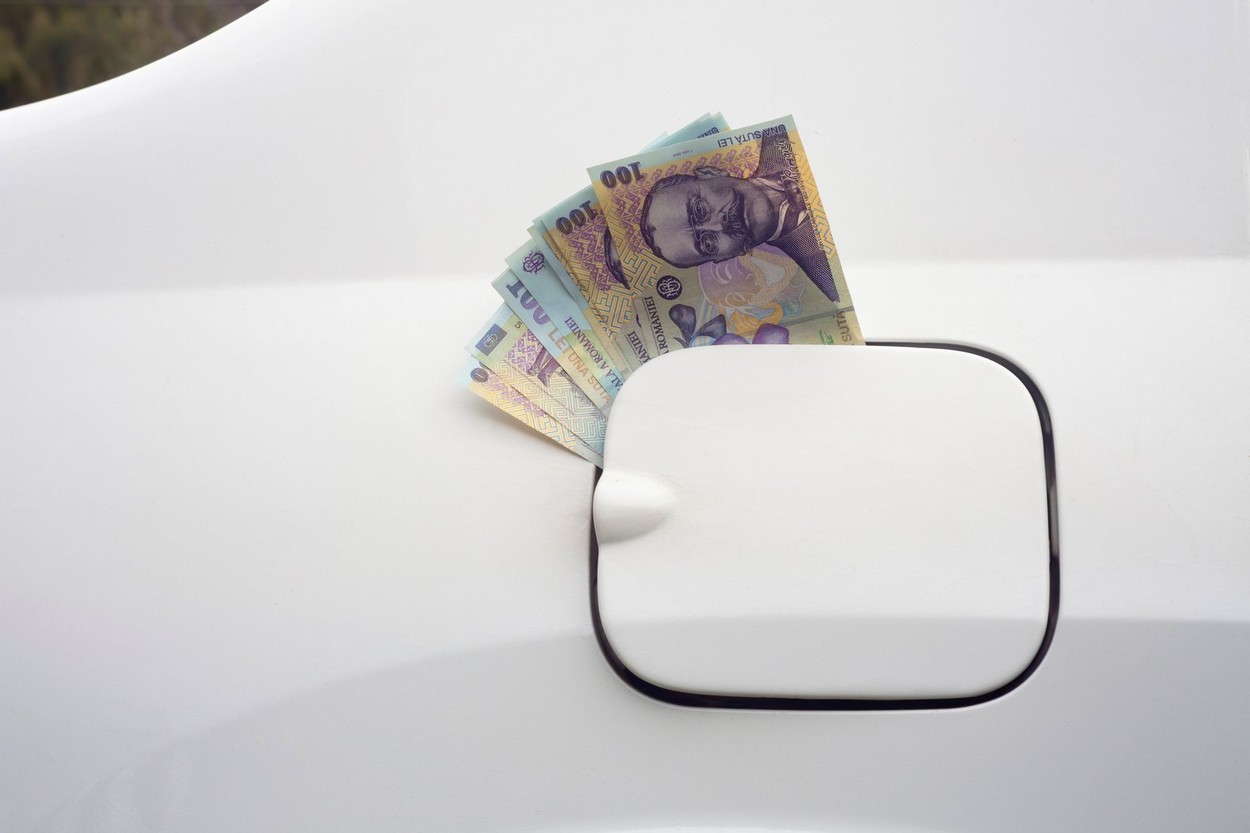 Prețul benzinei a crescut drastic în Europa. Trendul va continua până când se va relua transportul aerian