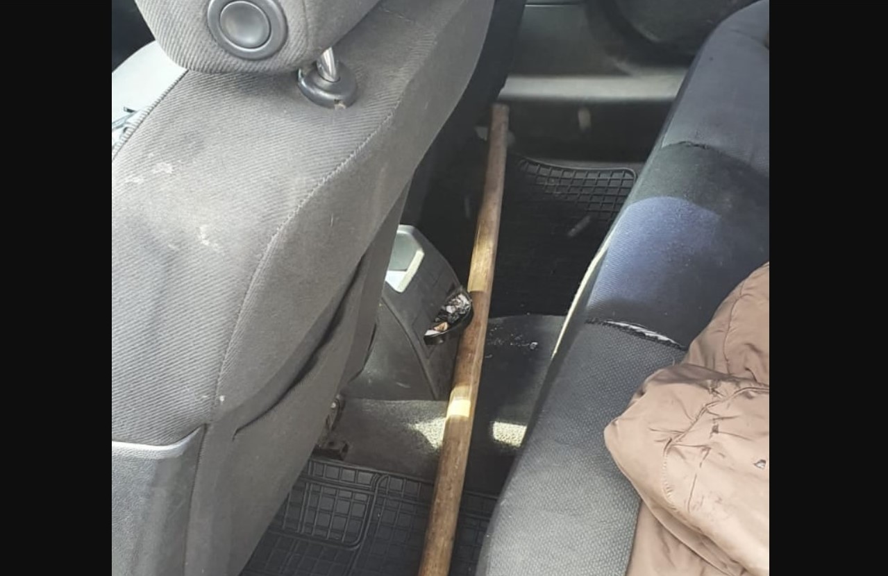 Bătaie cu pumni şi bâte de baseball pe un loc de parcare, în Galați. Bărbații au ajuns la spital. FOTO