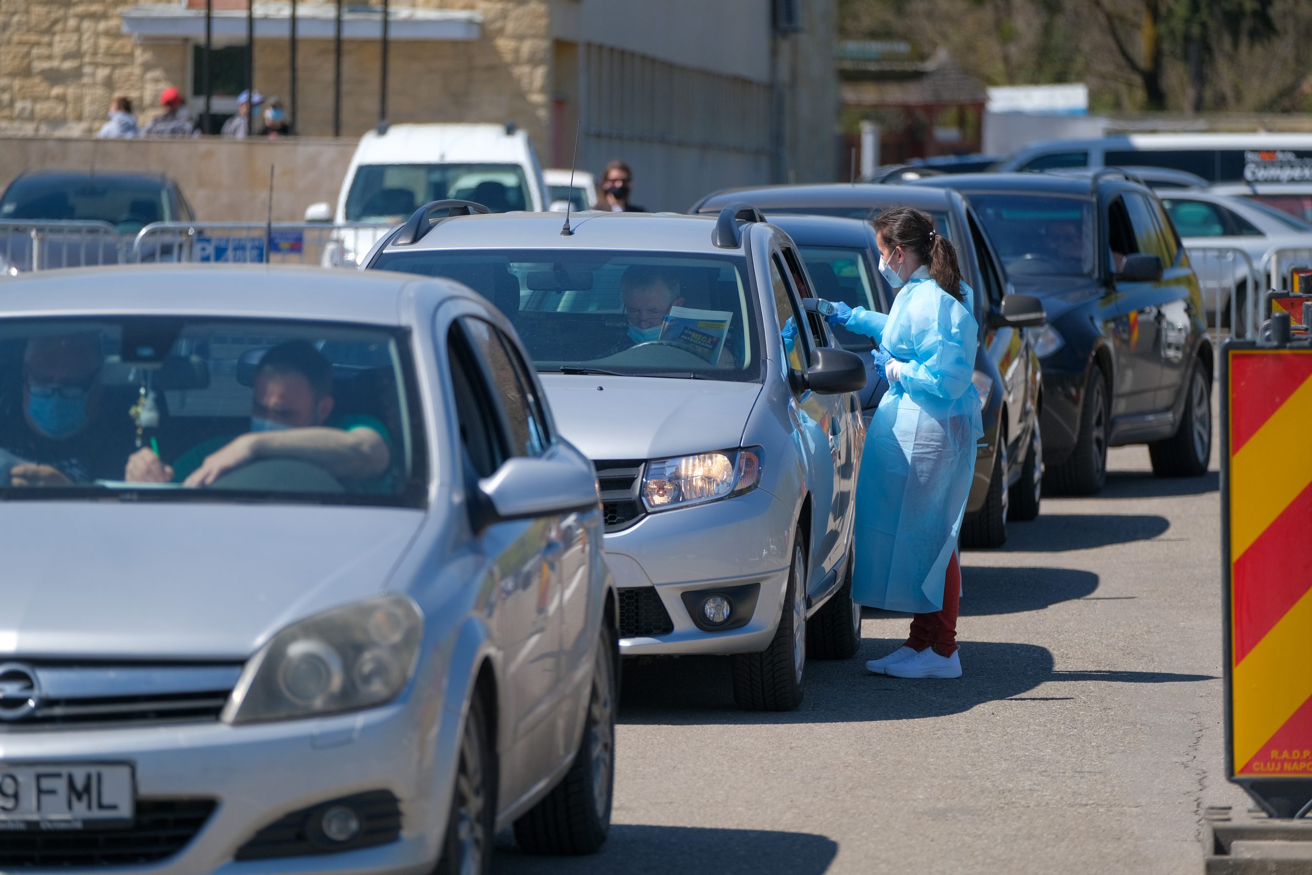Autoritățile vor să deschidă în Capitală mai multe centre de vaccinare drive-thru după Paște. „Avem și alte locații pe care le analizăm”