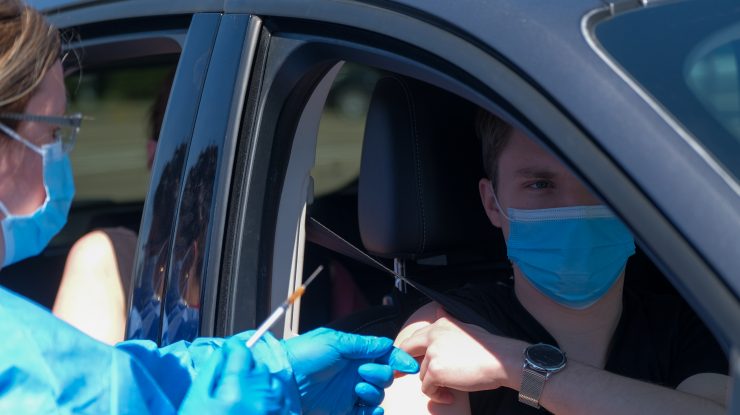 centru vaccinare drive-thru