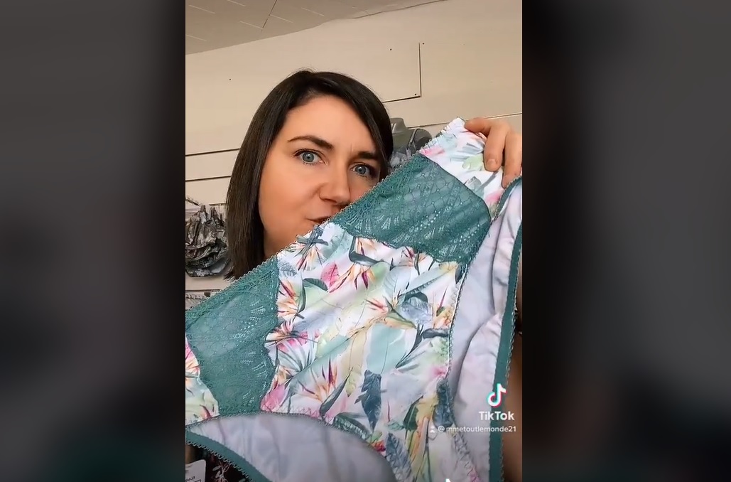 Guvernul Franţei a primit chiloţi în cutia poştală: Bikini sau tanga cu dantelă?