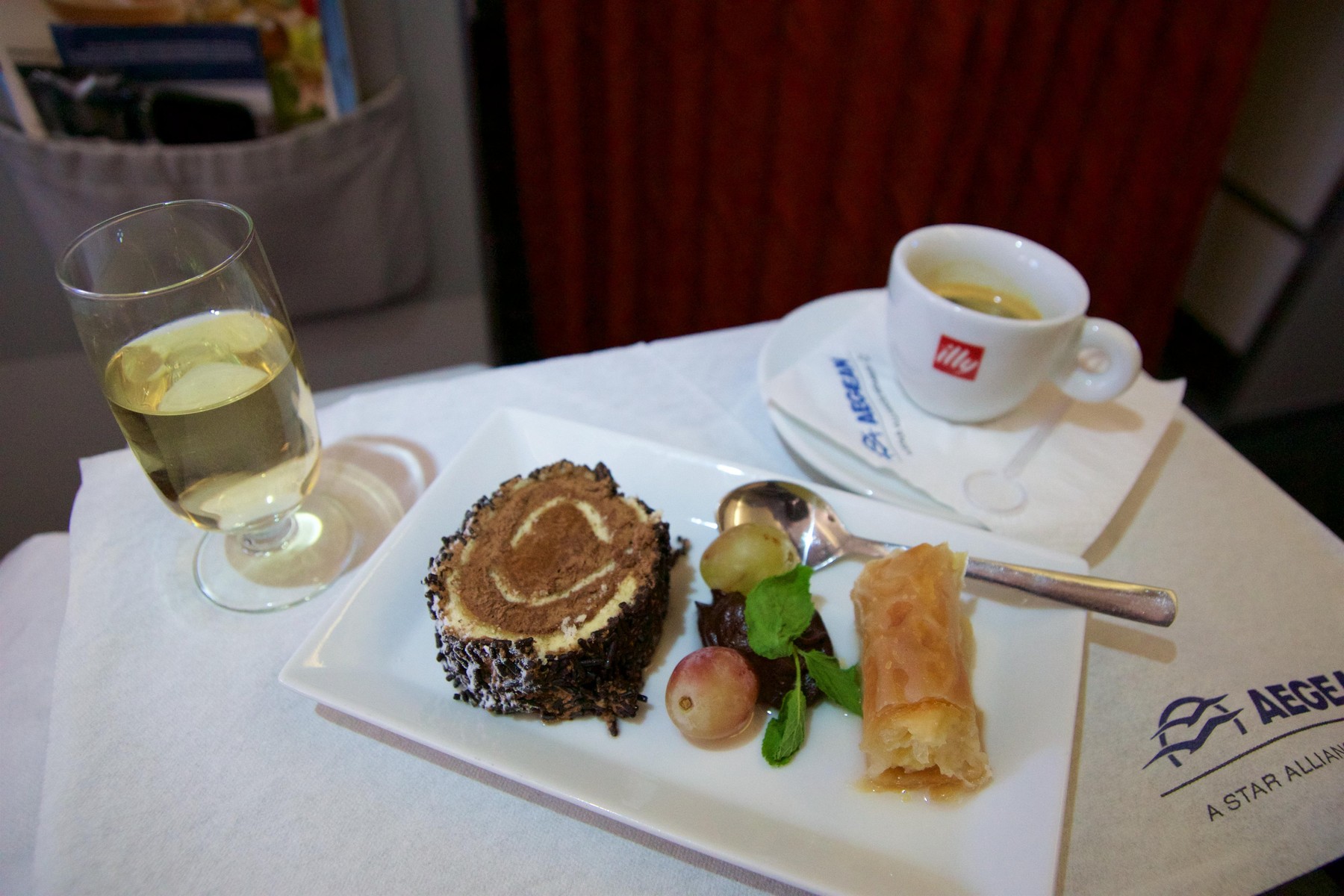 Companiile aeriene se reinventează în pandemie. Avioanele devin restaurante de lux