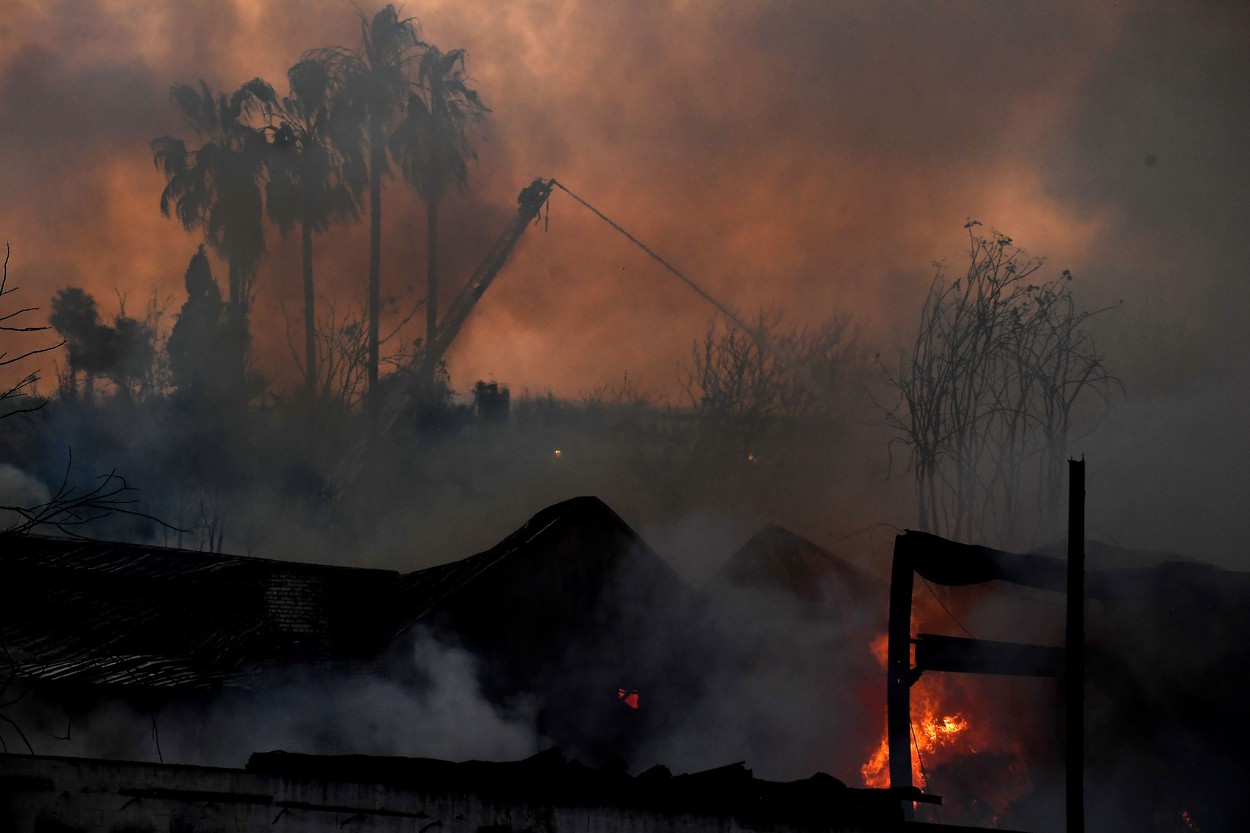 VIDEO. Incendiu de proporţii în oraşul Compton din California