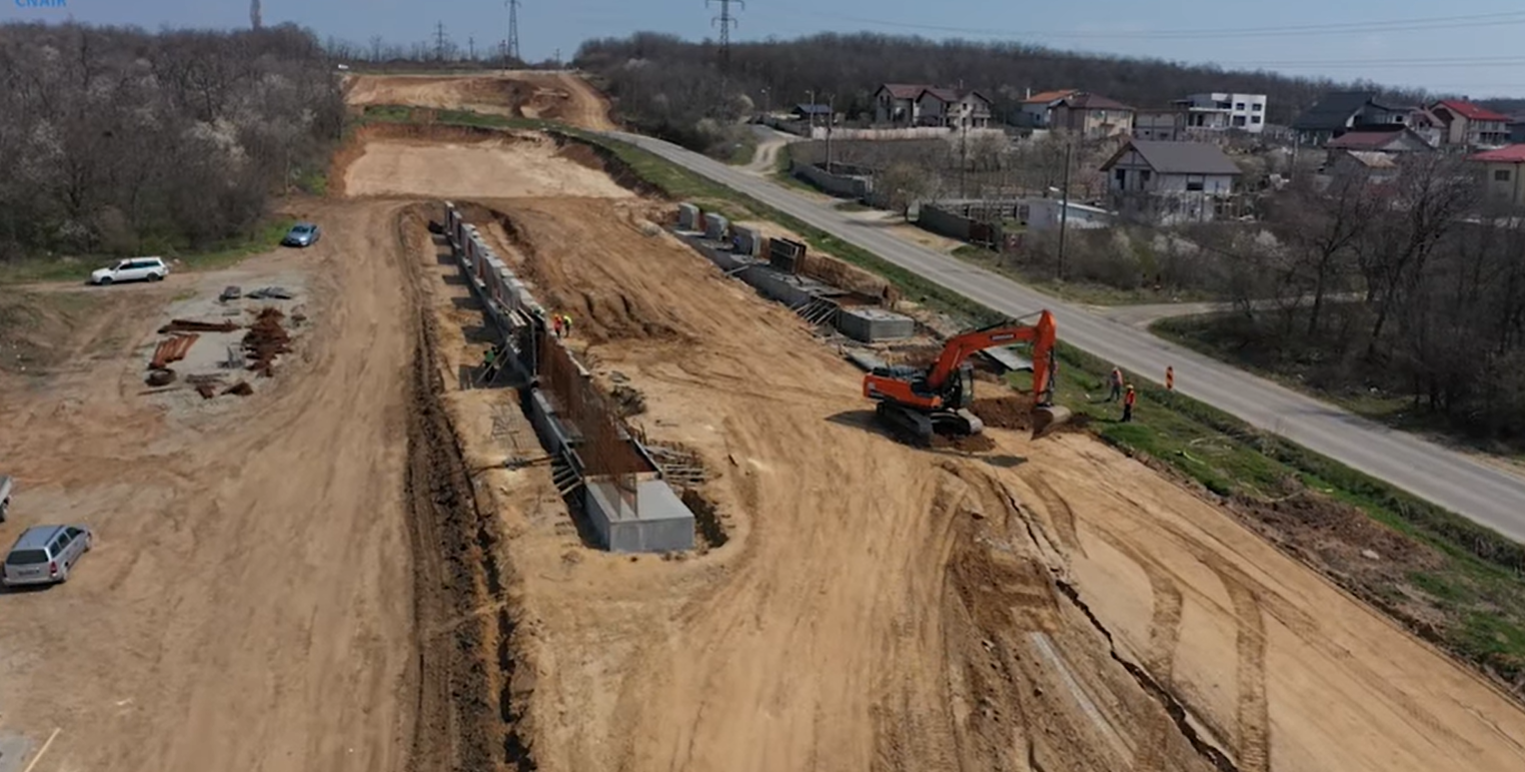 A fost turnat primul strat de asfalt pe drumul expres Craiova – Piteşti. Când va fi gata