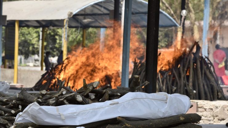 Numărul deceselor atinge un nou record în India. Oficialii care nu depun toate eforturile pentru salvarea oamenilor vor fi condamnați