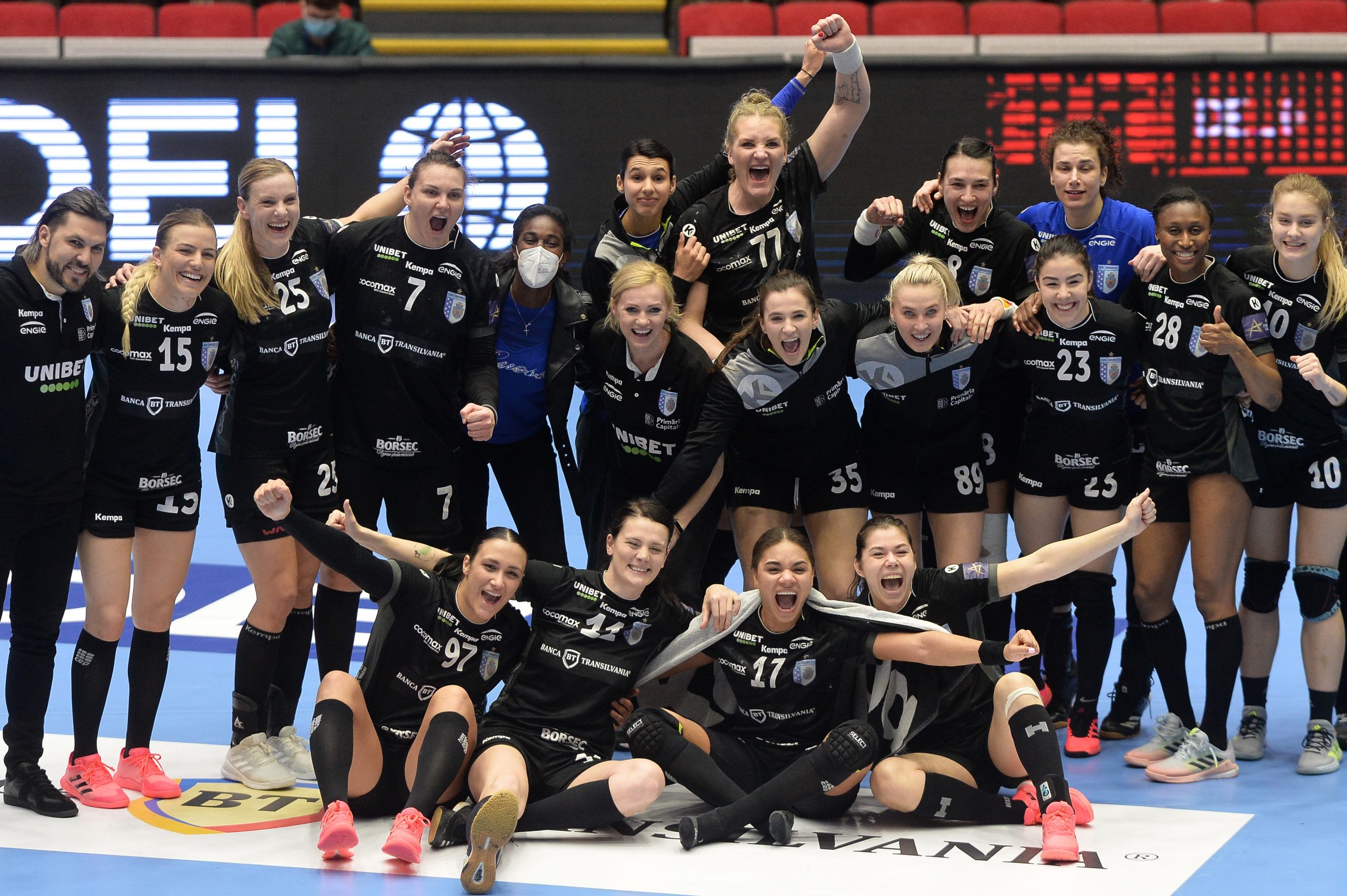 CSM Bucureşti a învins ŢSKA Moscova, în turul sferturilor de finală din Liga Campionilor la handbal feminin