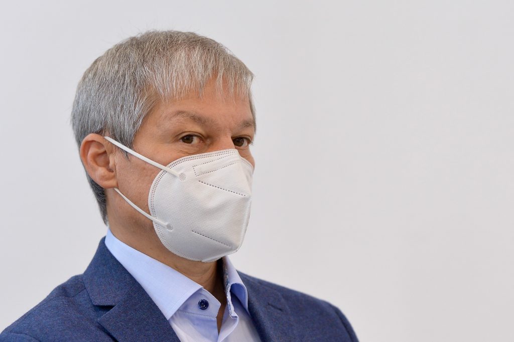 Surse: Cioloş nu a fost informat de intenţia premierului de a-l revoca pe Voiculescu