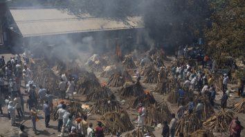 „Infernul” COVID din India: De ce are loc acum al doilea val și de ce este atât de grav