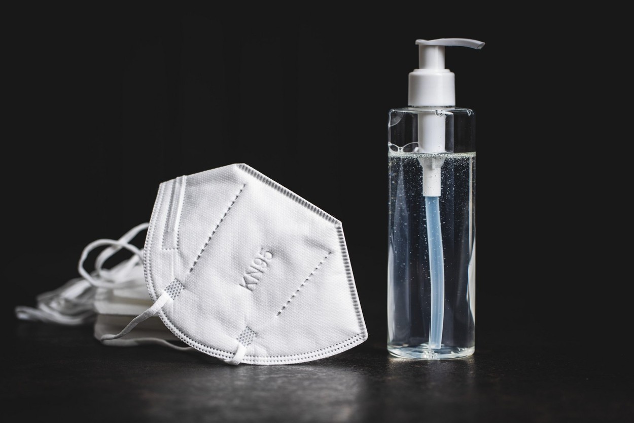 Terapia și Farmec își unesc forțele împotriva pandemiei și lansează Igienosept, un nou dezinfectant pentru mâini