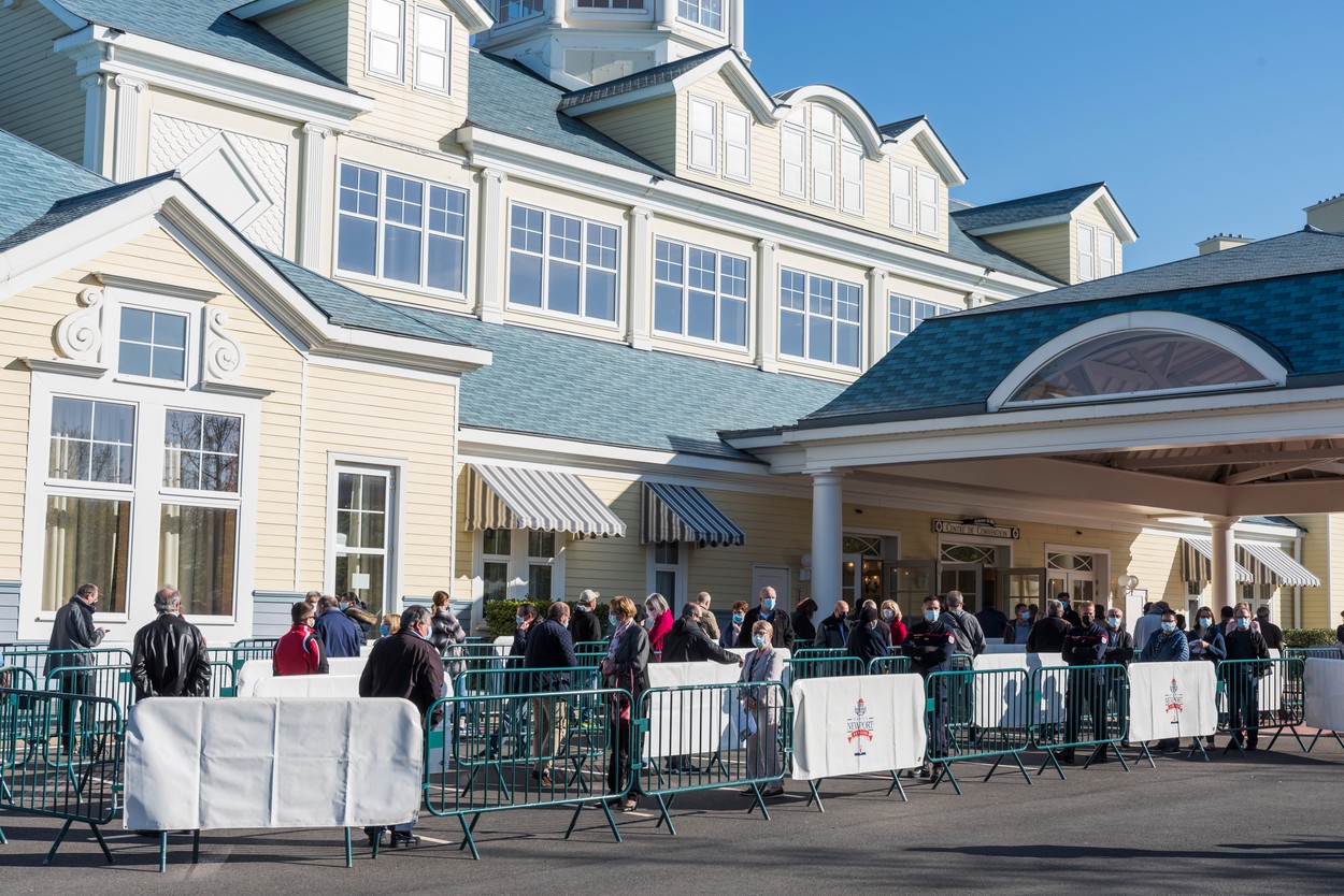 Unul dintre cele mai mari centre de vaccinare a fost deschis la Disneyland, în Paris