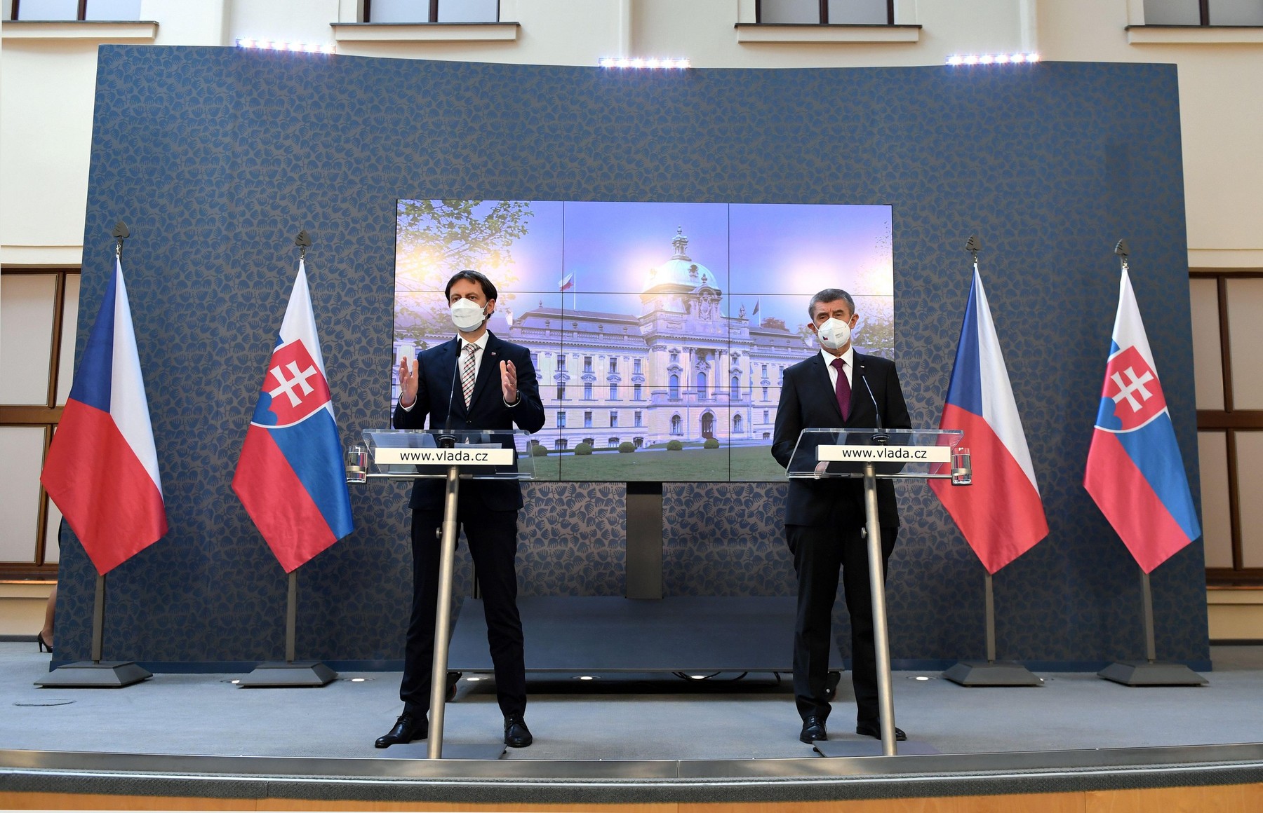 Primele reacții la solicitările Cehiei: Slovacia expulzează trei diplomați ruși, în semn de solidaritate