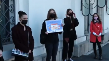 Elevii îi cer lui Iohannis prelungirea anului şcolar: “Avem 44% rata de analfabetism funcțional și dorim să schimbăm asta“