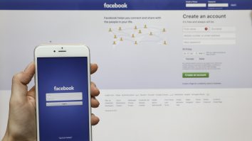Facebook face angajări, iar cei care obțin postul vor putea lucra de acasă. Care este salariul mediu