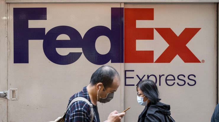 Politica „fără telefoane la muncă” a dus la moartea a opt oameni. FedEx vrea acum să renunțe la ea