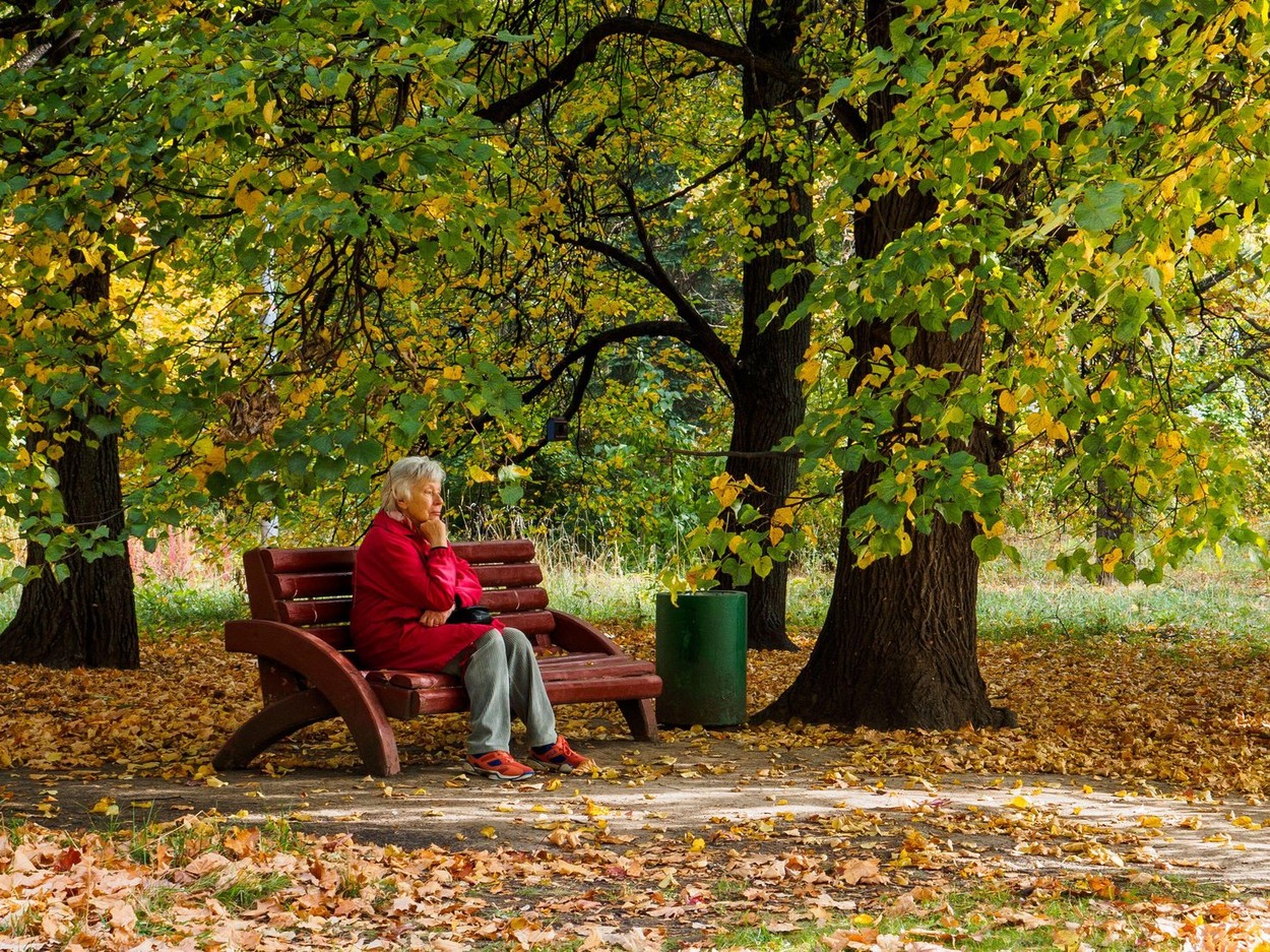 O femeie din Italia stă de 420 de zile la fereastra azilului în care e internat soțul ei