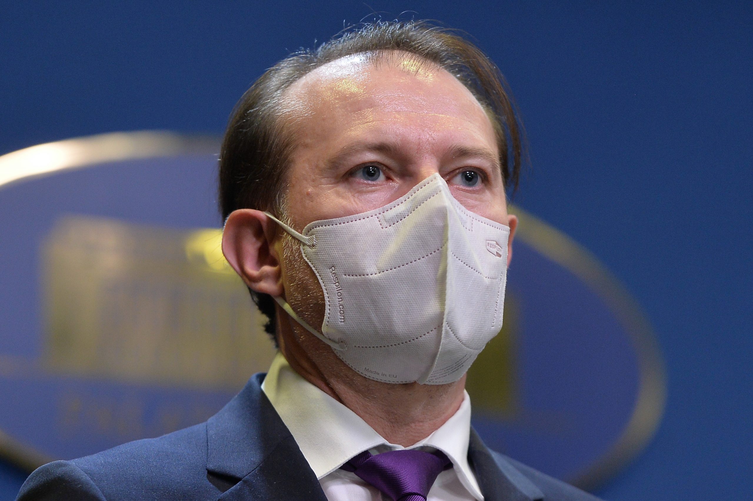 Cîțu „premiază performanța” localităților mici. Premierul a anunțat un program pentru drumurile secundare