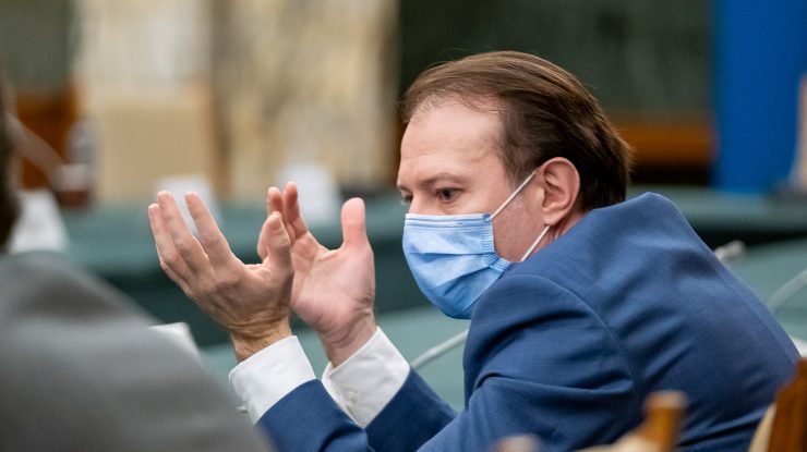 Premierul Cîțu, contestat vehement de o asociație de elevi: „După ce că ne lasă fără transport, ne lasă fără dreptul de a protesta”