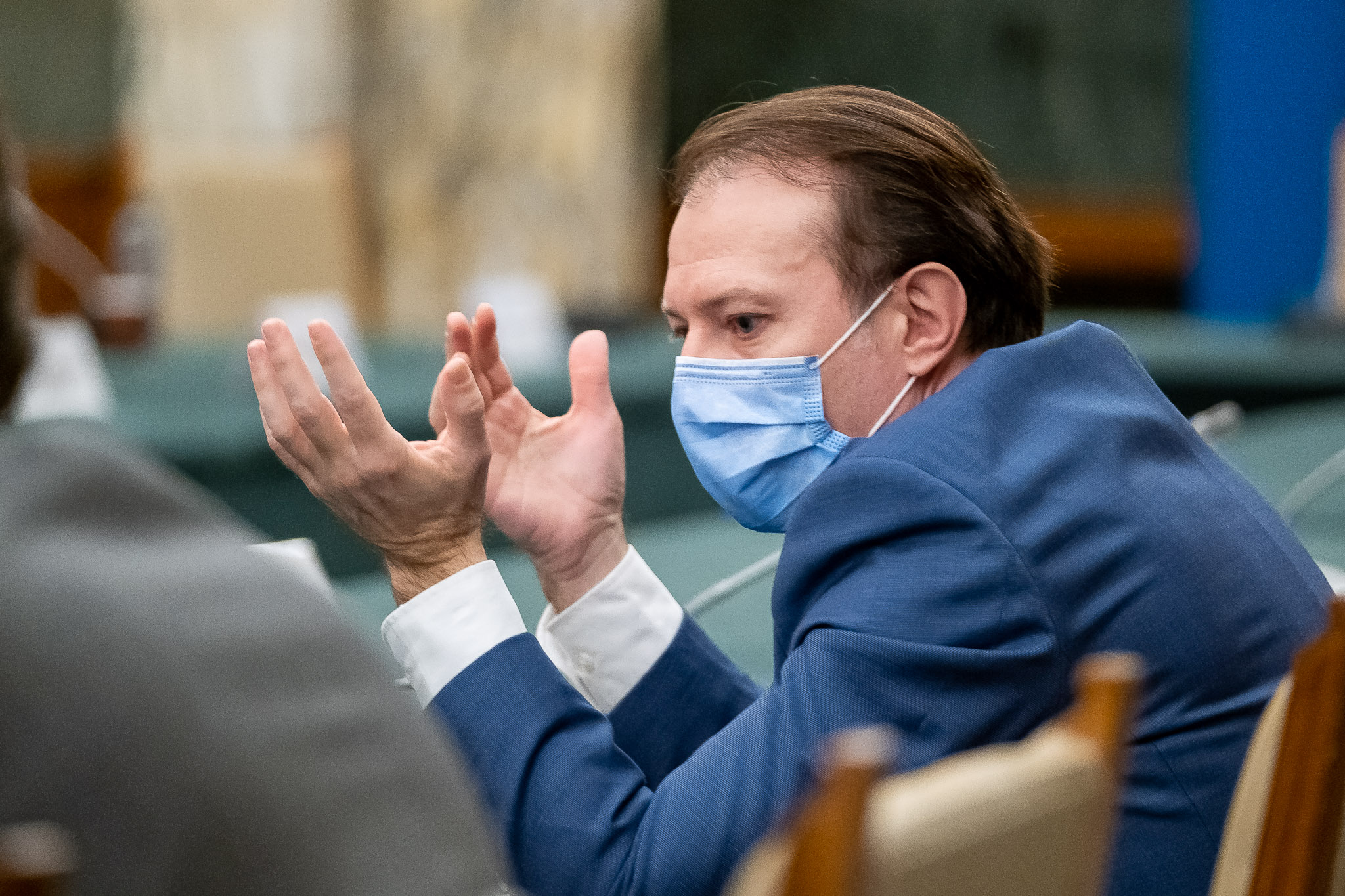 Planul lui Cîţu, greu de implementat. Cum pot fi deosebite persoanele vaccinate de cele nevaccinate