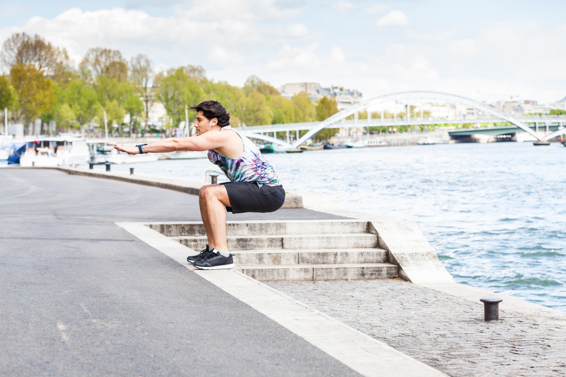 Un tânăr a murit după ce a primit ca pedeapsă 300 de genuflexiuni. Cu ce greșise