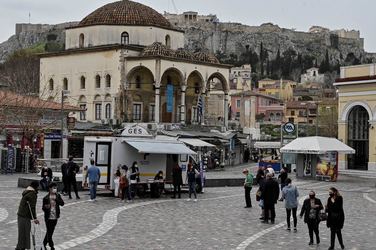 Grecia relaxează restricţiile pentru a salva economia. Magazinele vor fi redeschise