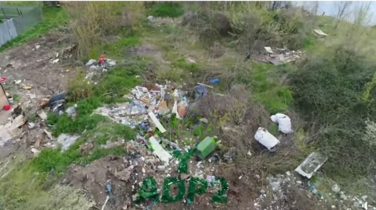 Sute de tone de deșeuri, la marginea Capitalei. În lacul Fundeni sunt adevărate insule de gunoaie