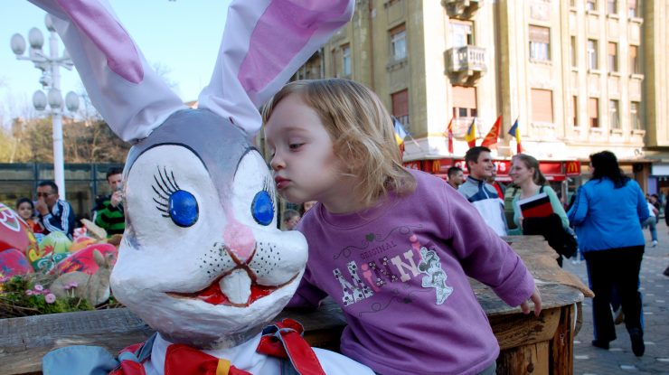 Obiceiuri de Paște: Cum s-a ajuns la cadourile de Iepuraș și de unde provine „Paștele Cailor”