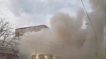 VIDEO. Incendiu puternic în București. Pompierii intervin cu 12 autospeciale