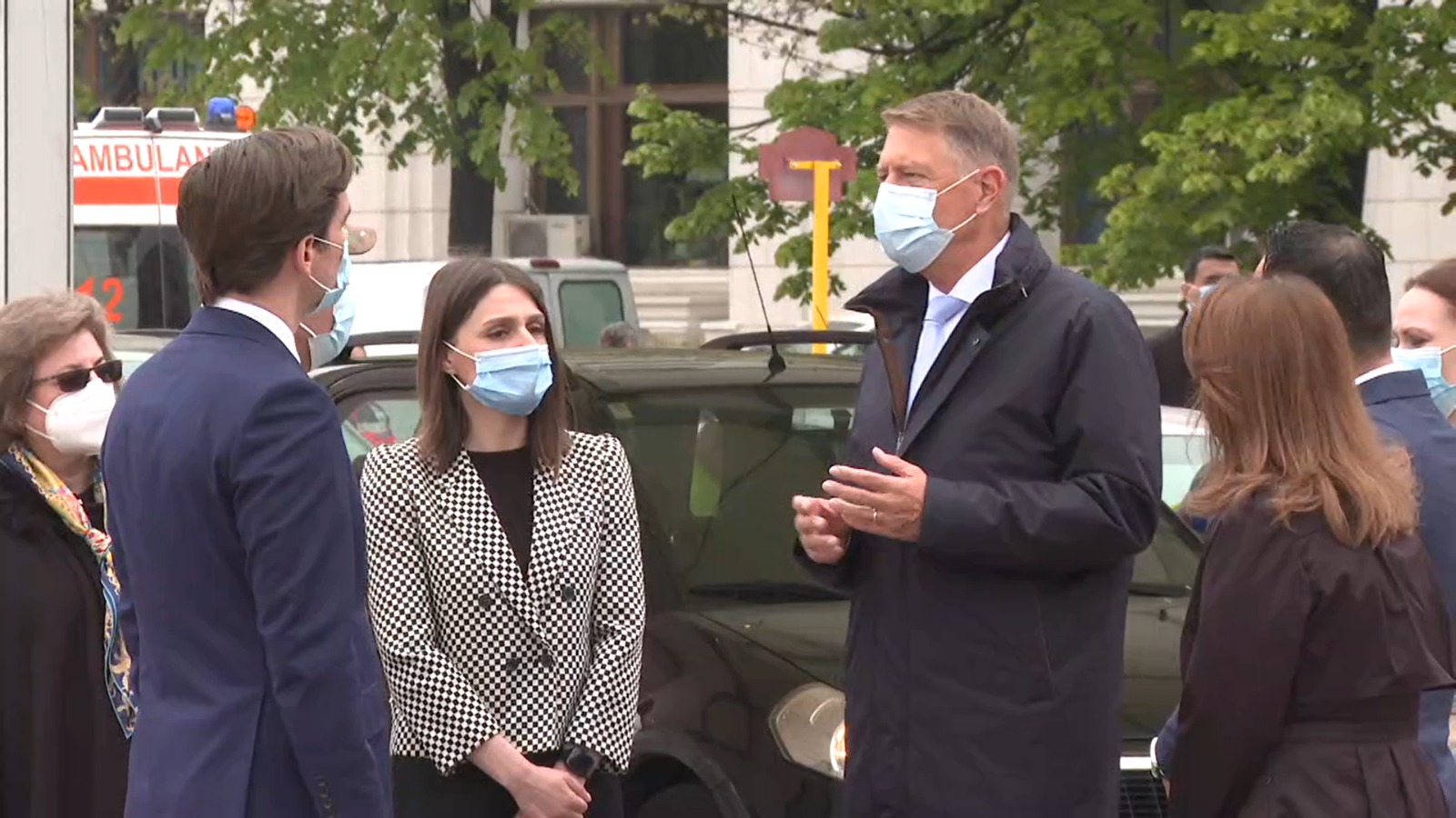 VIDEO. Iohannis, la primul centru drive-thru deschis în București: Românii din diaspora se pot vaccina aici
