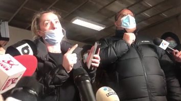 Reacția iubitei sindicalistului Rădoi după ce autoritățile au început demolarea spațiilor comerciale de la metrou: „Primăria va răspunde pentru abuzuri”