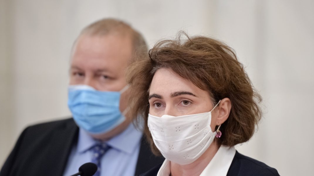 Prima reacție a Iulianei Scântei, după ce Diana Șoșoacă a făcut scandal în Parlament. Ce sancțiune riscă senatoarea?