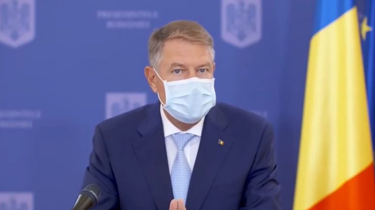 klaus iohannis cu masca pe față