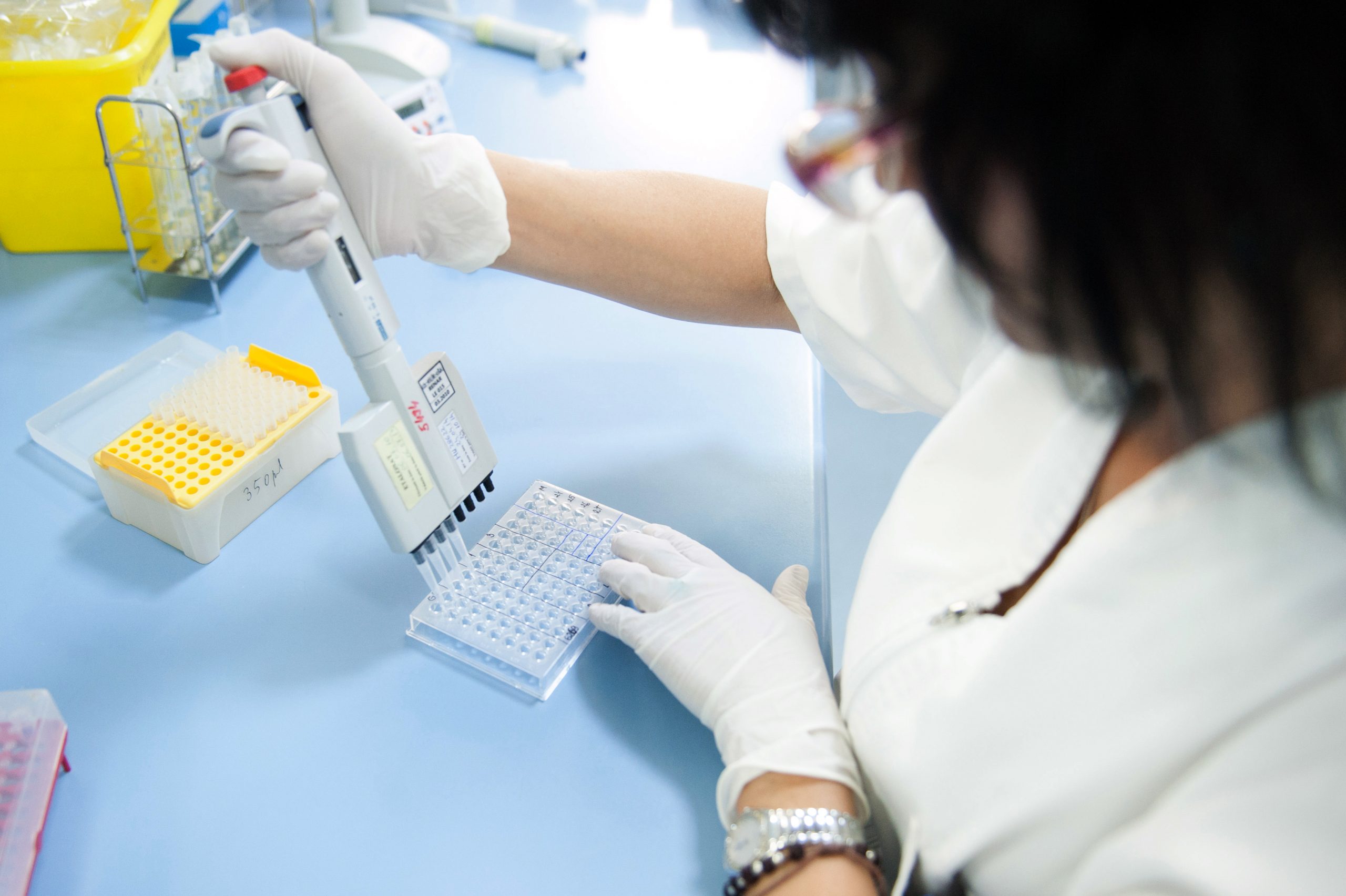 Studiu: Primul caz de COVID-19 ar fi apărut în octombrie 2019. O parte din date au fost șterse