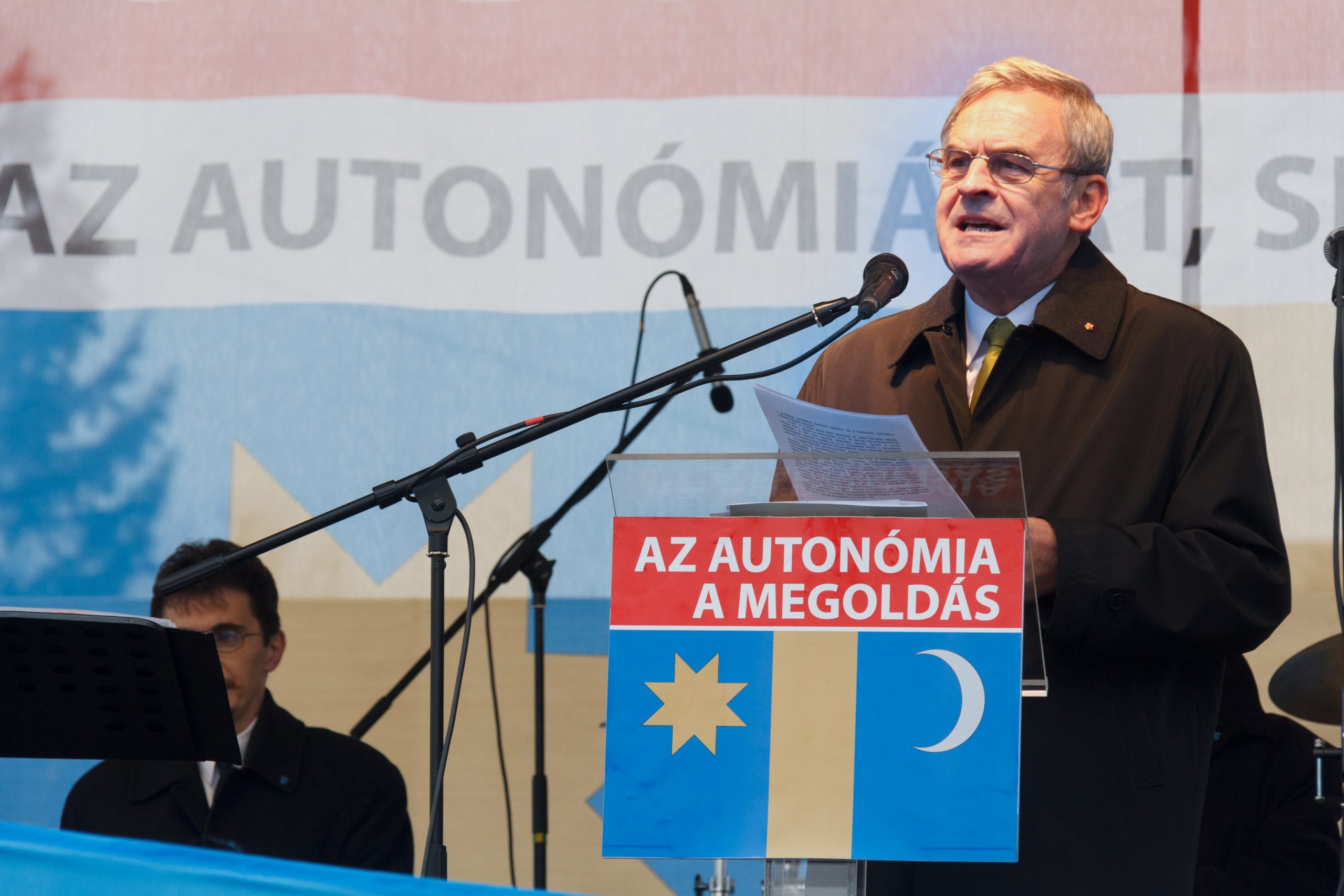 CEDO a pedepsit România că a interzis steagul Ținutului Secuiesc. Laszlo Tokes va fi despăgubit de statul român