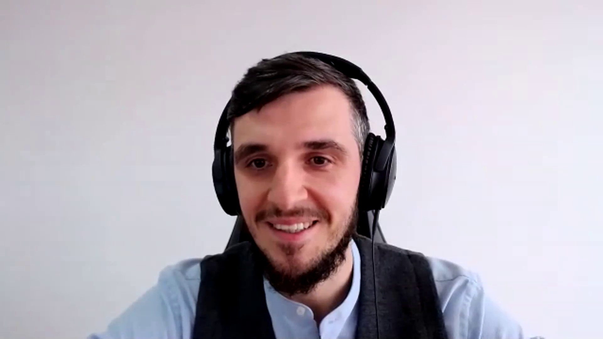 Laurențiu Mihai, antreprenorul și trainerul de educație financiară care te învață cum să gestionezi banii și cum să investești la bursă. Ce sfat le oferă românilor