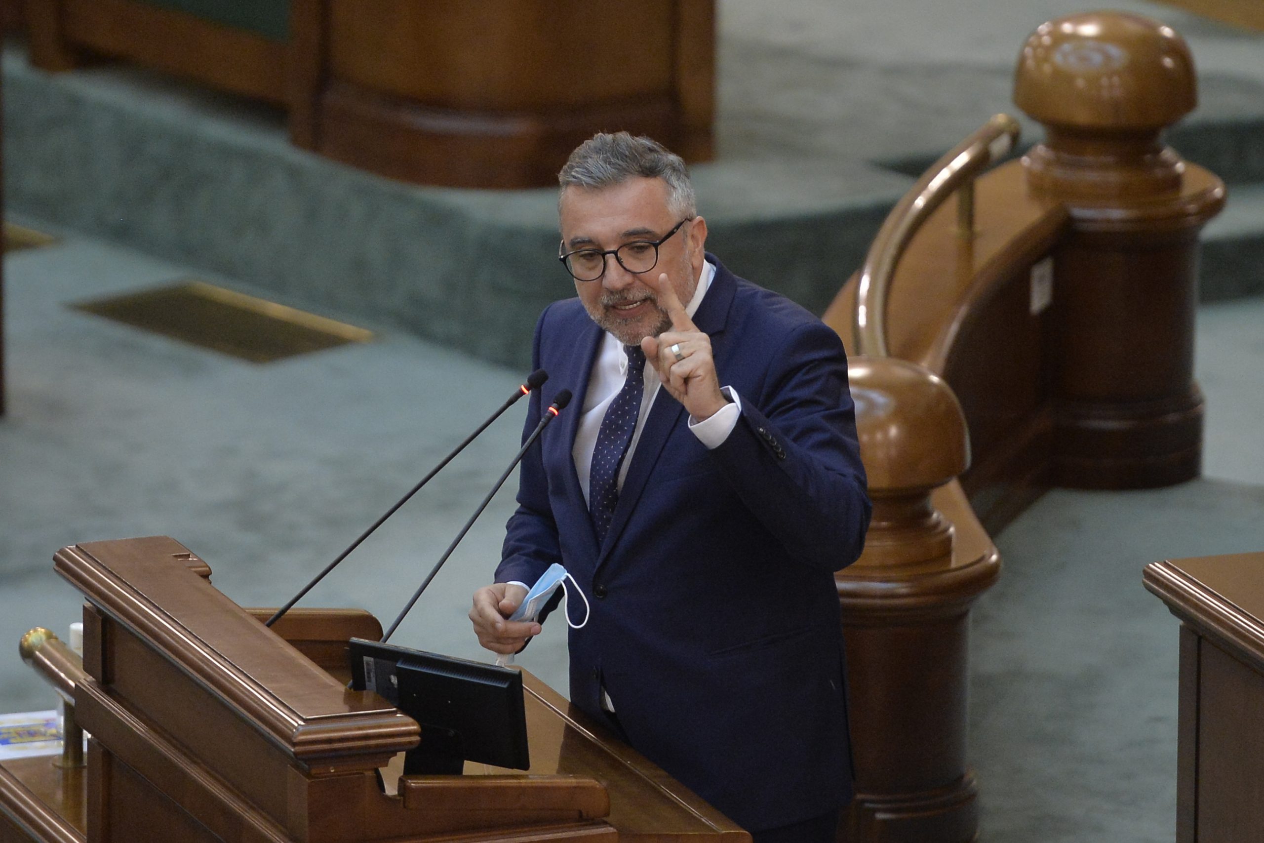 Senator PSD: Parlamentarii puterii sunt greu de convins să vină la serviciu