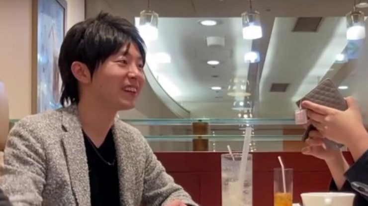 Un bărbat a fost arestat pentru că a avut peste 35 de iubite în același timp și le cerea cadouri