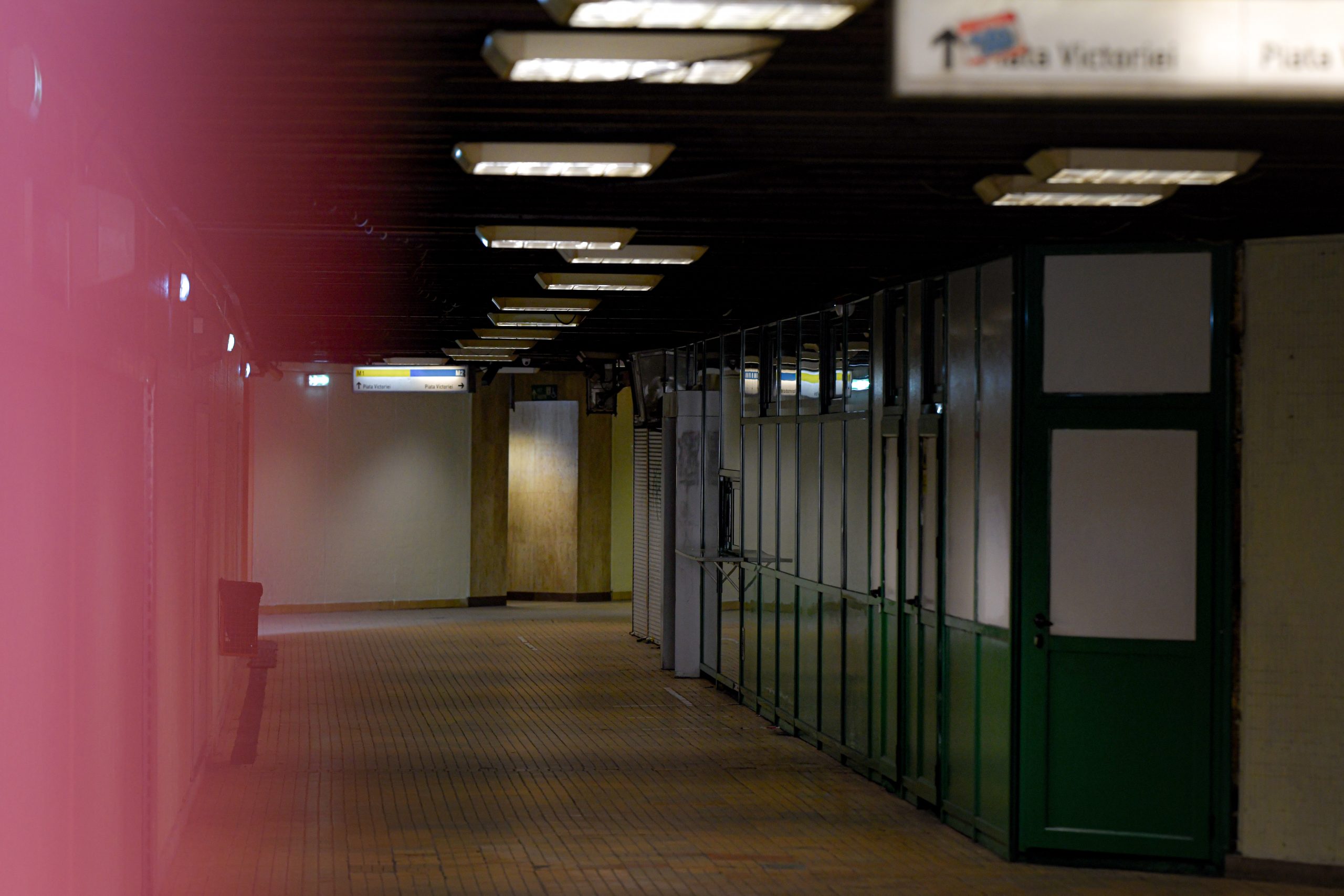 Scandalul de la metrou continuă. Mai mulţi comercianţi nu vor să elibereze magazinele