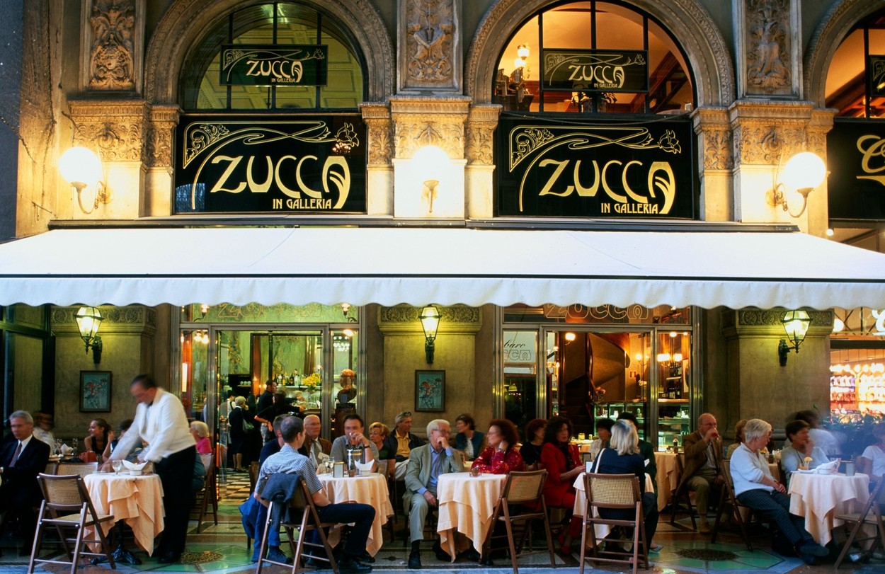 Noi destinaţii pentru turiştii români. Companiile aeriene au relansat curse spre Spania, Italia sau Grecia